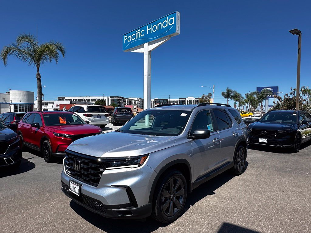 Certified 2024 Honda Pilot Sport image 2
