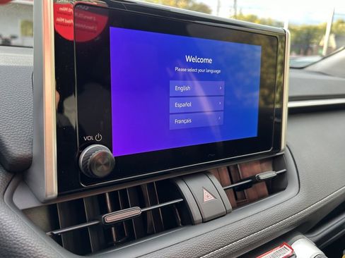 Used 2025 Toyota RAV4 XLE image 16