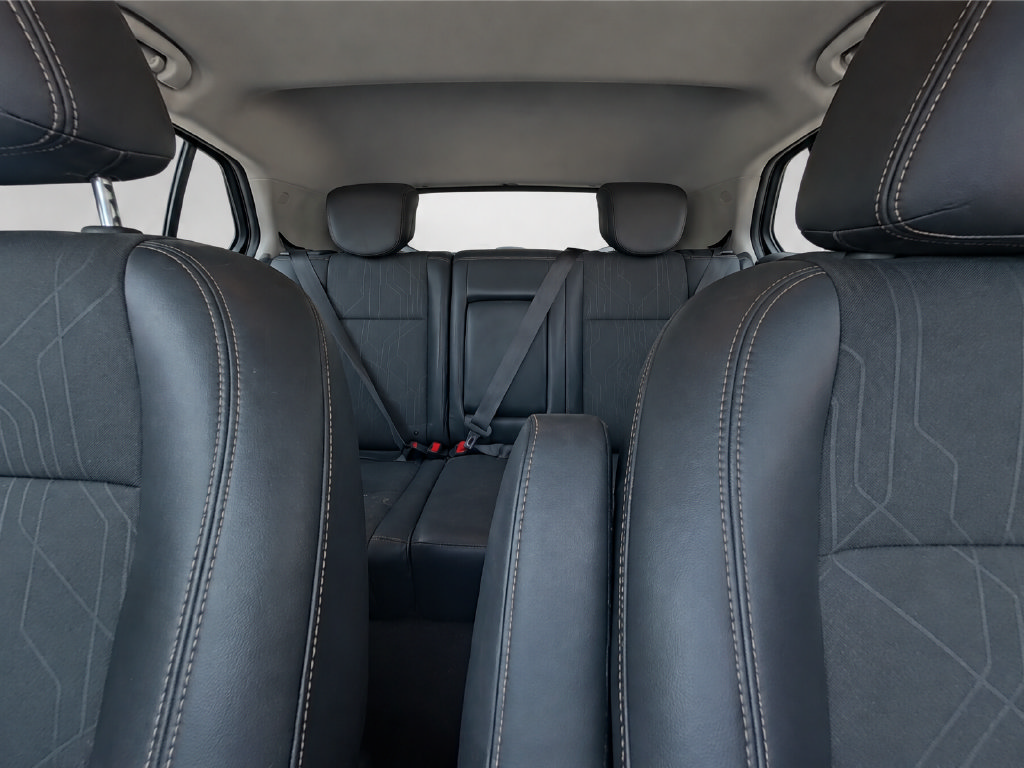 Used 2020 Chevrolet Trax LT w/ Sun & Sound Package FWD image 17