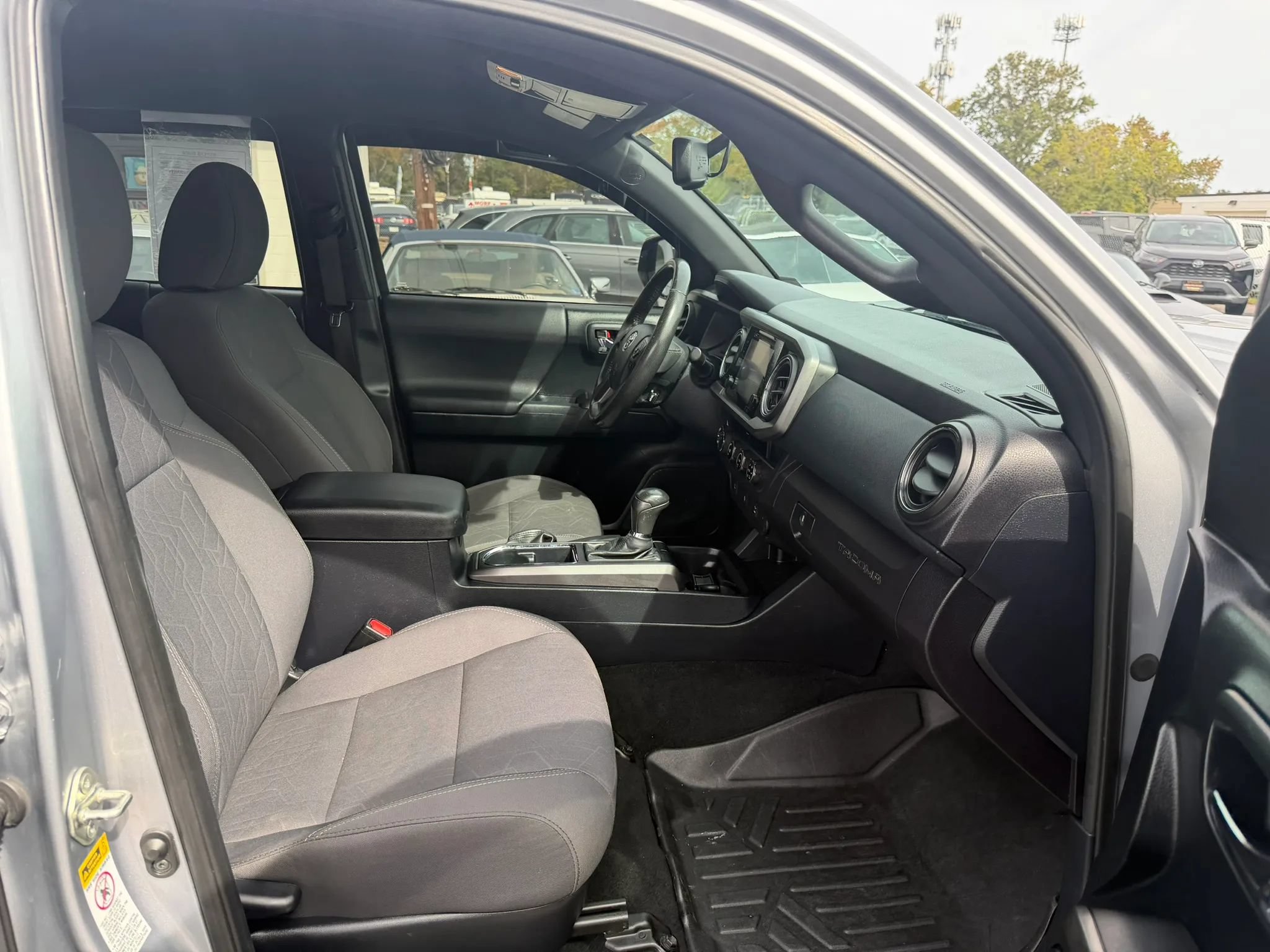 Used 2017 Toyota Tacoma TRD Sport w/ Tow Package AWD/4WD image 22