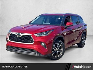 Used 2021 Toyota Highlander XLE FWD video 1