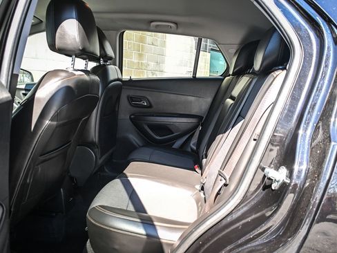 Used 2019 Chevrolet Trax LT w/ LT Convenience Package image 13