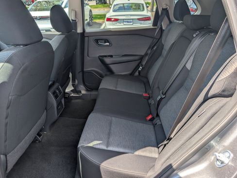 Used 2023 Nissan Rogue SV image 14