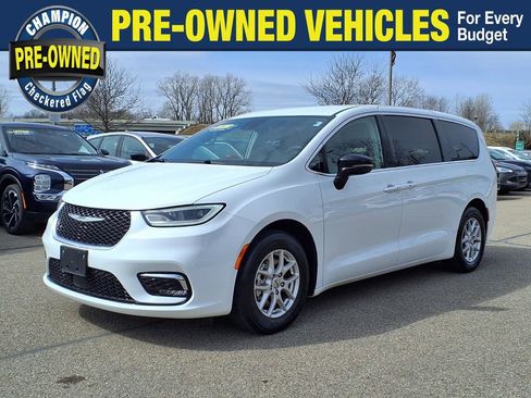 Used 2024 Chrysler Pacifica Touring-L image 1