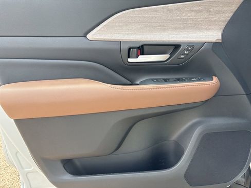 New 2026 Toyota Grand Highlander Platinum image 15