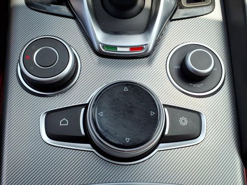 Used 2024 Alfa Romeo Giulia Ti w/ Performance Driving Package AWD/4WD image 22