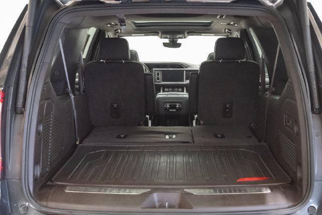 Used 2022 GMC Yukon XL Denali w/ Denali Premium Package AWD/4WD image 31
