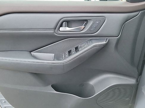 Used 2022 Nissan Rogue SL w/ SL Premium Package image 27