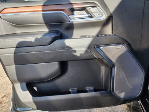 Used 2024 GMC Sierra 2500 Denali w/ Denali Reserve Package image 26