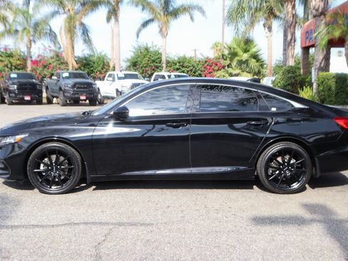 Used 2018 Honda Accord Sport image 5