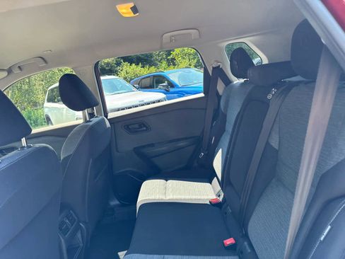 Used 2022 Nissan Rogue S image 32