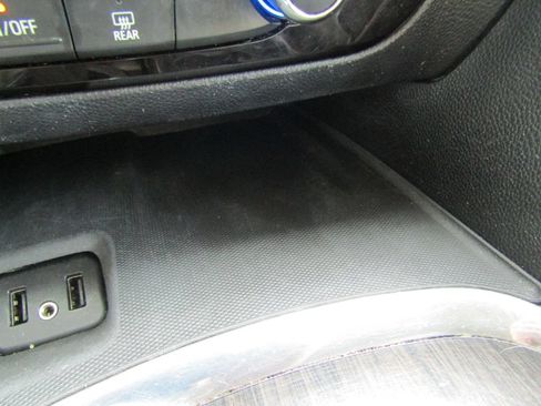 Used 2019 Buick Enclave Essence FWD image 16
