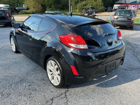 Used 2012 Hyundai Veloster w/ Style Pkg FWD image 12