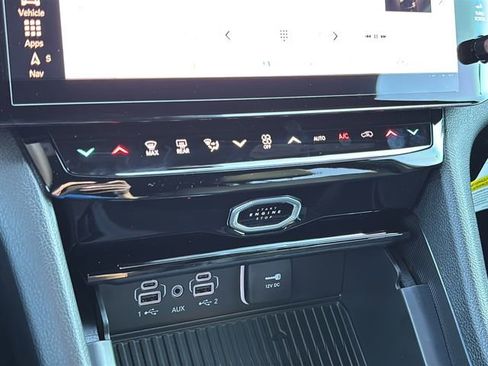 New 2026 Jeep Grand Cherokee Altitude AWD/4WD image 33