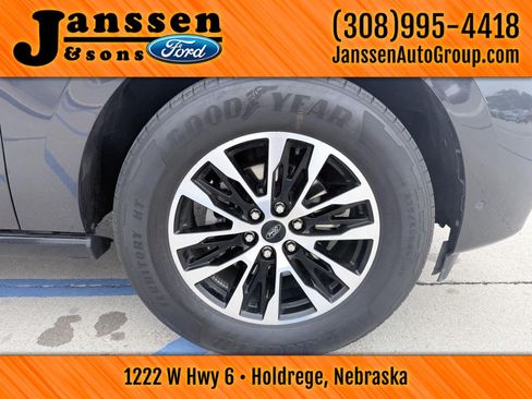 Used 2025 Ford Expedition Platinum AWD/4WD image 35