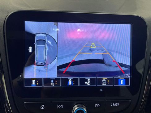 Used 2022 Chevrolet Equinox RS w/ Infotainment Package image 4