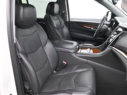 Used 2020 Cadillac Escalade ESV 2WD image 17