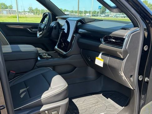 New 2026 GMC Yukon Elevation w/ Elevation Premium Package AWD/4WD image 25