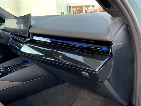 Used 2024 BMW 530i w/ Convenience Package image 19