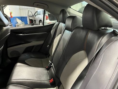 Used 2018 Toyota Camry XLE w/ Audio Package FWD image 18