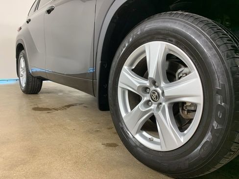 Used 2024 Toyota Highlander LE image 6