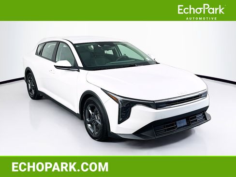 Used 2025 Kia K4 LXS image 1