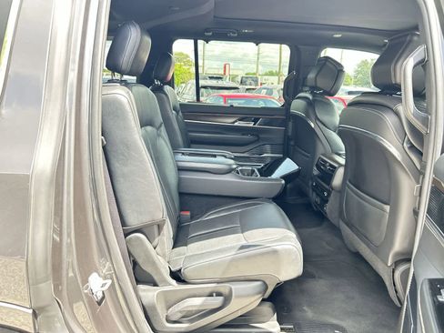 Used 2022 Jeep Grand Wagoneer Series I AWD/4WD image 13