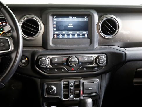 Used 2021 Jeep Wrangler Unlimited Sahara image 12