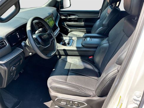 Used 2024 Jeep Wagoneer L Series II RWD image 22