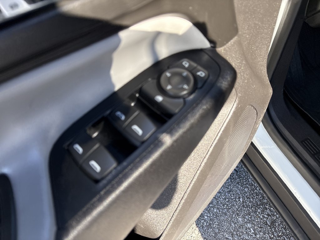 Used 2018 Chevrolet Equinox LT FWD image 17