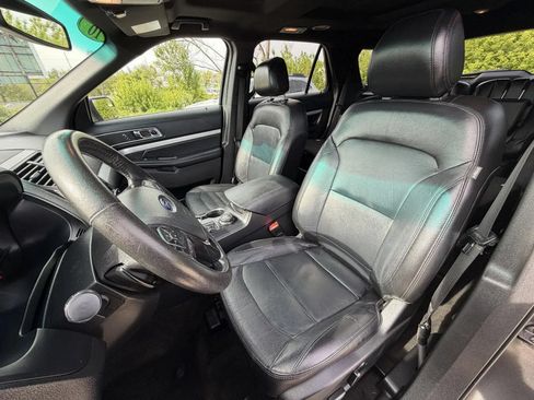 Used 2016 Ford Explorer XLT w/ Equipment Group 202A AWD/4WD image 13