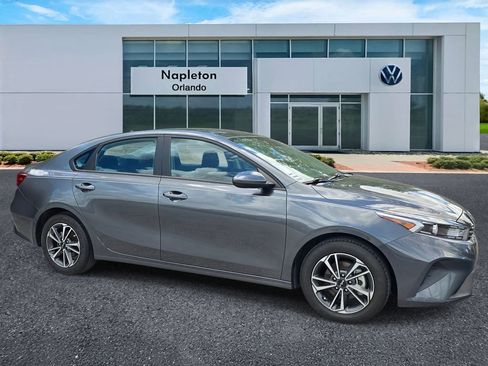 Used 2024 Kia Forte LXS FWD image 3