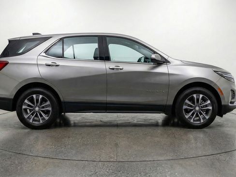 Used 2025 Chevrolet Equinox LT FWD image 11