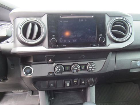 Used 2019 Toyota Tacoma TRD Sport RWD image 23