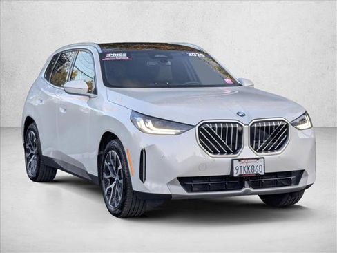 Used 2025 BMW X3 xDrive30i w/ Premium Package image 3