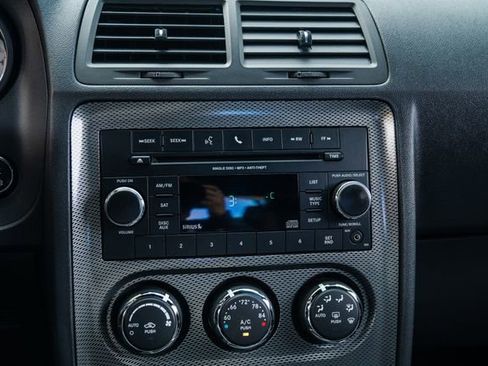 Used 2013 Dodge Challenger R/T image 11