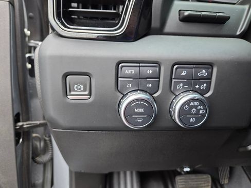 Used 2024 GMC Sierra 2500 AT4X AWD/4WD image 31