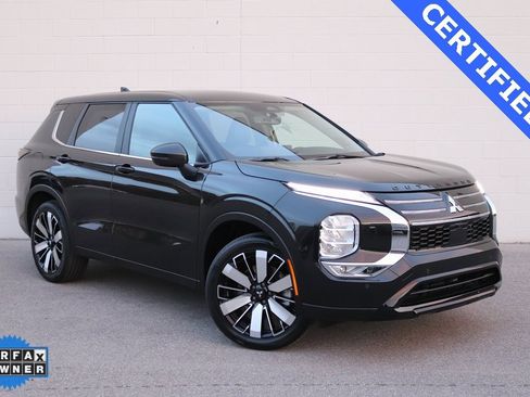 Used 2025 Mitsubishi Outlander SE image 1