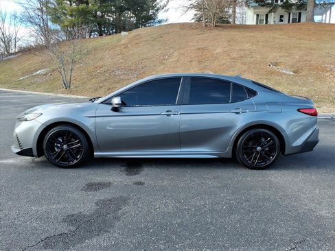 Used 2025 Toyota Camry SE image 11