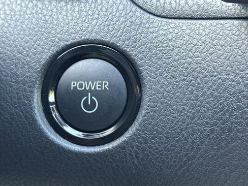 Used 2025 Toyota Camry SE image 23