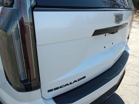 Used 2025 Cadillac Escalade V w/ LPO, ONYX Package image 8