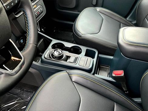 Used 2025 Ford Maverick Lobo image 18