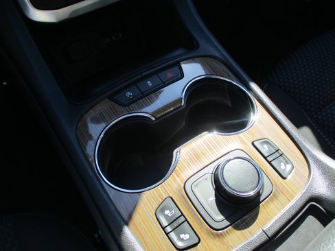 Used 2023 GMC Acadia SLE w/ Driver Convenience Package image 27