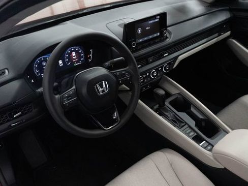 Certified 2025 Honda Accord SE image 3