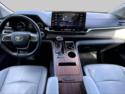 Certified 2023 Toyota Sienna XLE AWD/4WD image 15