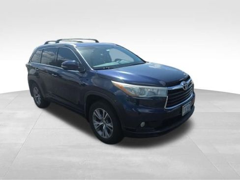 Used 2015 Toyota Highlander XLE image 11