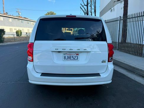 Used 2017 Dodge Grand Caravan SXT FWD image 7