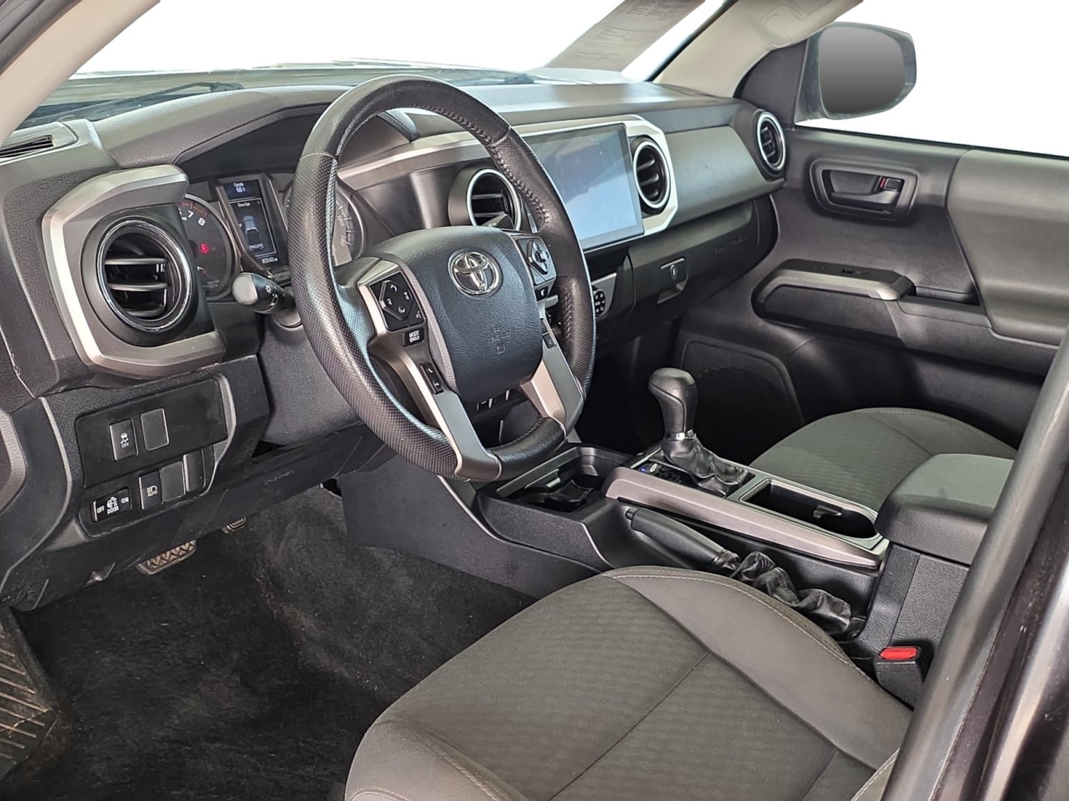 Used 2020 Toyota Tacoma SR5 w/ Technology Package AWD/4WD image 13