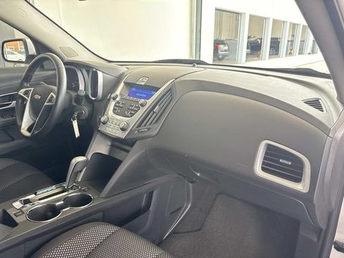 Used 2010 Chevrolet Equinox LT w/ Vehicle Interface Package FWD image 18