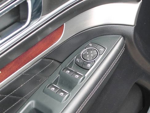 Used 2018 Ford Explorer Platinum AWD/4WD image 11